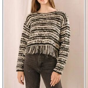 NWT Storia Sweater With Fringe Bottom, Sz Large. Perfect For Fall!